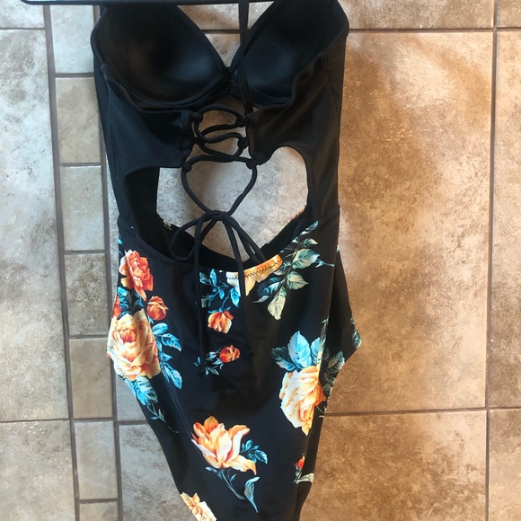 CUPSHE one piece size Small, NWOT - Picture 7 of 9